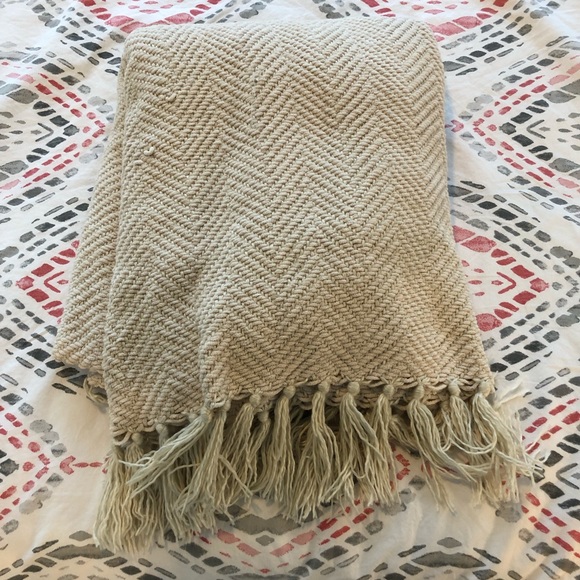 Other - Soft cream knit throw blanket! Other - Soft cream knit throw blanket!
